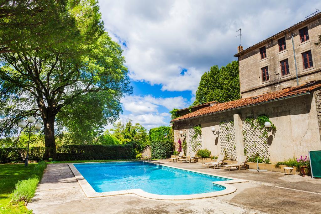 Auberge Du Pont Romain Sommieres Exterior photo