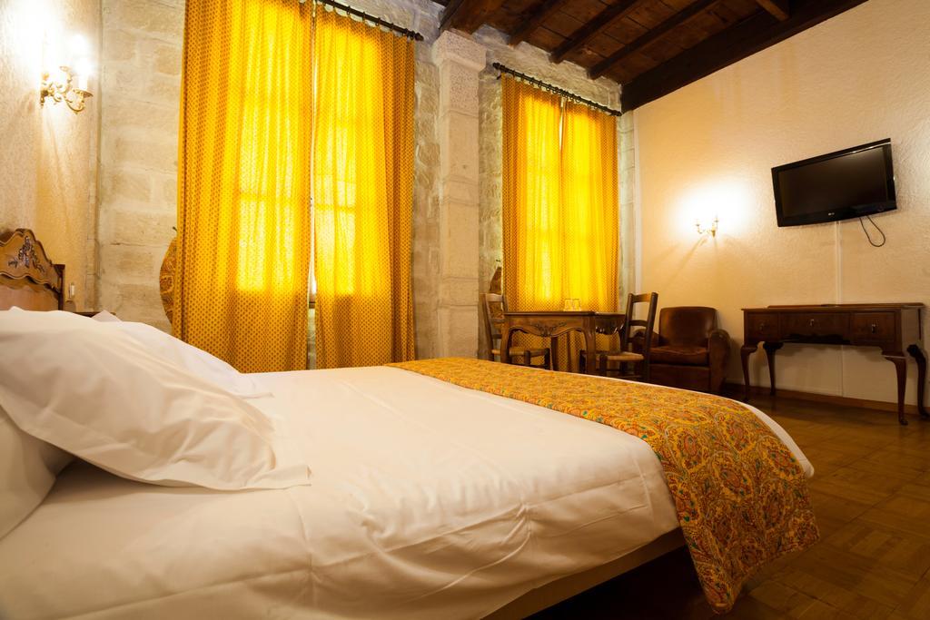 Auberge Du Pont Romain Sommieres Room photo