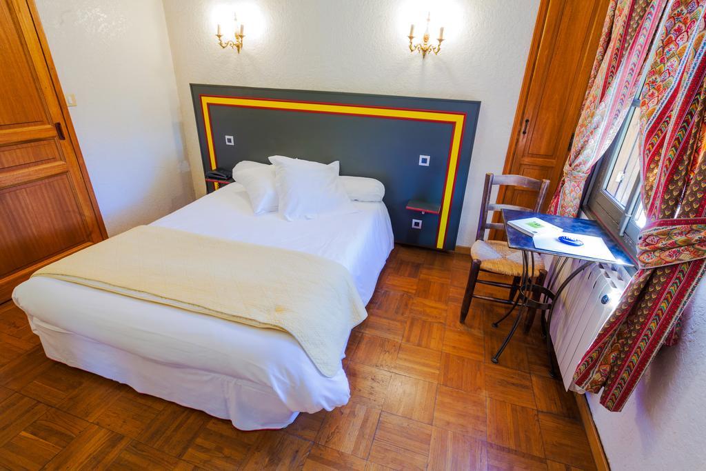 Auberge Du Pont Romain Sommieres Room photo